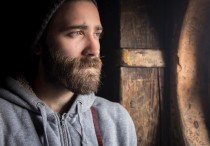 18 個夢見鬍鬚生長緩慢的解釋：夢見鏡中鬍鬚在長 、 夢見幾個人長鬍子