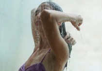 夢見淋浴的 20 個含義：夢見在房間裡洗澡、夢見一個陌生人洗澡
