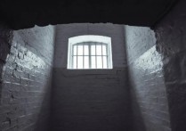 10 個夢見監獄的解釋：夢見坐牢、夢見少年監獄