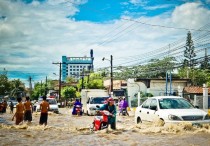 9 個夢見洪水的解釋：夢見一輛汽車被洪水淹沒、夢見被洪水沖走