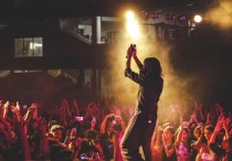 11 個夢見偶像的解釋：夢見收到偶像的禮物、夢見被偶像忽視