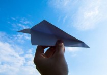 5 個夢見紙飛機的解釋: 夢見開紙飛機 、 夢見紙飛機墜毀