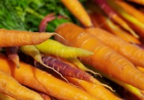 10 個夢見胡蘿蔔的解釋：夢見用胡蘿蔔做菜 、夢見分發胡蘿蔔