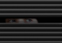 6 個夢見躲藏的象徵和含義解釋