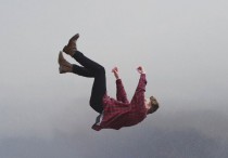 19 個夢見意外跌倒的解釋：夢見家人墜落意外、夢見朋友墜落意外