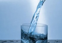 16個清水的夢境含義：夢見清水在瀑布中流淌、夢見淹沒清水、夢見死水