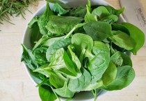 5 個夢見吃菠菜的解釋: 夢見種菠菜 、夢見捏菠菜