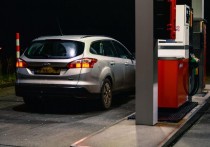 11 個夢見石油的解釋：夢見自己被油弄濕、 夢見賣油