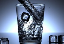 12 個夢見水溢出的解釋：夢見雨水溢出、夢見溢出清水