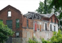 10 個夢見屋頂坍塌的解釋：夢見教堂屋頂倒塌 、夢見屋頂在未知地點倒塌