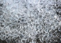 25 個夢見冰的解釋：夢見在冰上滑冰、夢見冰上滑行