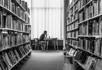 9 個夢見圖書館的解釋：夢見學校圖書館、夢見自己在圖書館裡迷路