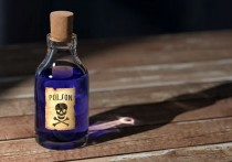 13 個夢見毒藥的解釋：夢見喝毒藥、夢見有人喝毒藥