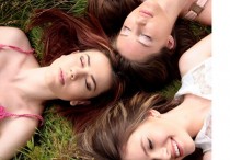 17 個​夢見已故朋友的解釋：夢見朋友結婚、夢見朋友哭泣