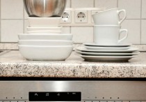 17 個夢見盤子的解釋：夢見盤子上的蟲、夢見遺失盤子