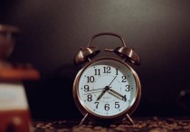 10 個夢見遲到的解釋：夢見考試遲到 、夢見遲到參加婚禮