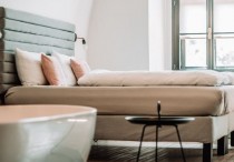 11 個夢見房間的解釋：夢見無法離開房間、夢見被困在房間裡