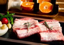 9 個夢見肋排的解釋，夢到給別人肋骨代表什麼徵兆？