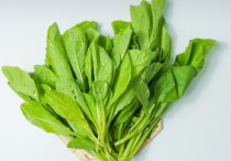 12 個夢見菠菜的解釋：夢見與人分享菠菜、夢見溢出菠菜