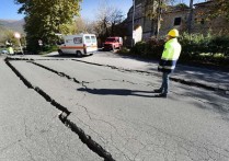 夢見地震的 18 個周公解夢：夢見建築物發生地震、夢到家裡發生地震