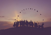 11 個夢見投擲的象徵和含義解釋