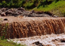 13個夢見污水 的解釋：夢見撿污水 、夢見清理污水 