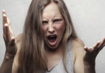 7 個夢見生氣的解釋：夢見對哥哥生氣、夢見對一個人生氣