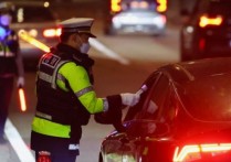 6 個夢見酒後駕車的解釋：夢見酒後開車撞人、夢見沒有被抓到酗酒