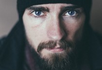 18 個夢見拔鬍子的解釋：夢見拔白鬍子、夢見拔出黑鬍子