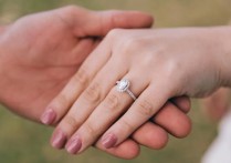 10 個夢見訂婚戒指的解釋：夢見丟失訂婚戒指、夢見金戒指