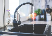 10 個夢見水龍頭的象徵和含義解釋