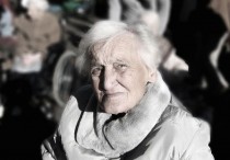 14 個夢見老人的解釋：夢見一個老頭跟著你、夢見一位老者微笑