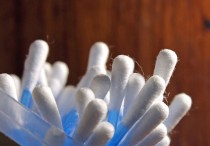 5 個夢見棉籤的解釋：夢見用棉籤挖耳朵、 夢見扔掉棉籤