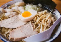 7 個夢見拉麵的意思：夢見做拉麵、夢見灑出拉麵