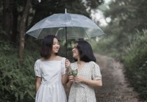 18 個夢見撐傘的解釋：夢見一把紅傘、夢見失去一把傘