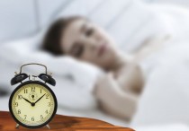 7 個夢見醒來的解釋：夢見從深度睡眠中慢慢醒來、夢見在未知空間突然醒來 