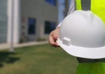 15 個夢見頭盔的解釋：夢見戴上頭盔 、夢見失去頭盔