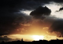 5 個夢見烏雲 的解釋：夢見烏雲消失、夢見烏雲逼近