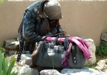 17 個夢見乞丐的解釋： 夢見乞丐拒絕幫助、夢見忽視乞丐