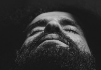 14 個夢見鬍鬚的解釋：夢見鬍鬚突然消失、夢見染鬍子