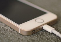 6 個夢見充電的解釋，夢到為多個電子裝置充電代表什麼徵兆？