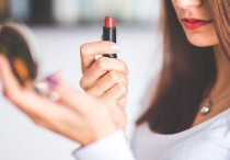 9 個夢見口紅的解釋：夢見破裂的口紅 、夢見失去口紅