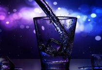 6 個夢見冰水的象徵和含義解釋