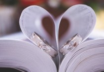 5 個夢見戴結婚戒指的解釋：夢見賣結婚戒指、夢見扔掉結婚戒指