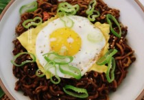 5 個夢見速食炸醬麵的解釋：夢見上速食炸醬麵、夢見吃速食炸醬麵