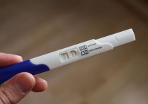 10 個夢見驗孕棒的解釋：夢見自己買驗孕棒給別人、夢見男子使用驗孕棒