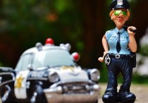 9 個夢見訴訟的解釋：夢見自己捲入刑事案件 、 夢見訴訟飛回家