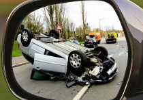 7 個​夢見翻車的解釋，夢到船翻代表什麼徵兆？