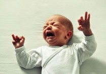 14 個夢見嬰兒哭聲的解釋：夢見孩子因生病而哭泣、夢見孩子因悲傷而哭泣