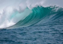 19 個夢見波浪的解釋：夢見與人共乘浪濤、夢見逆浪游泳